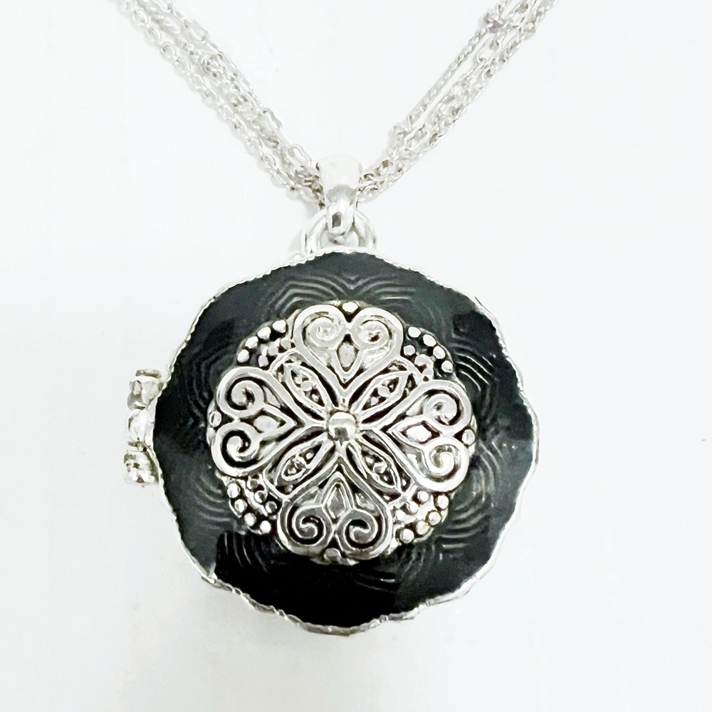 Sterling Silver Black Onyx Medallion Vintage triple chain necklace